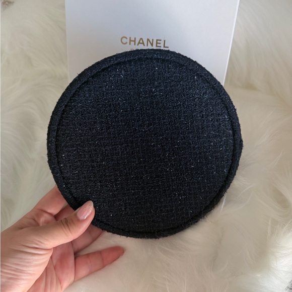 Chanel CHANEL beauté limited edition pouch
Holiday collection - Picture 2 of 5